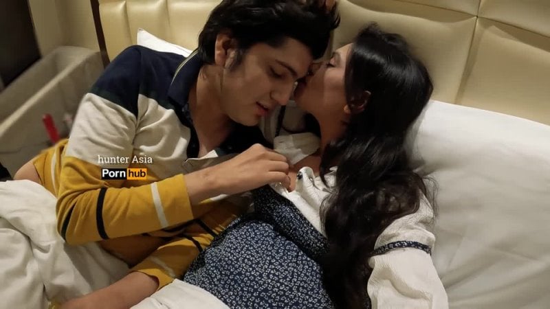 🎬 Hunter Asia Bangla Mädchen hat romantischen Sex mit Kleidung auf indischen romantischen Sexpornos